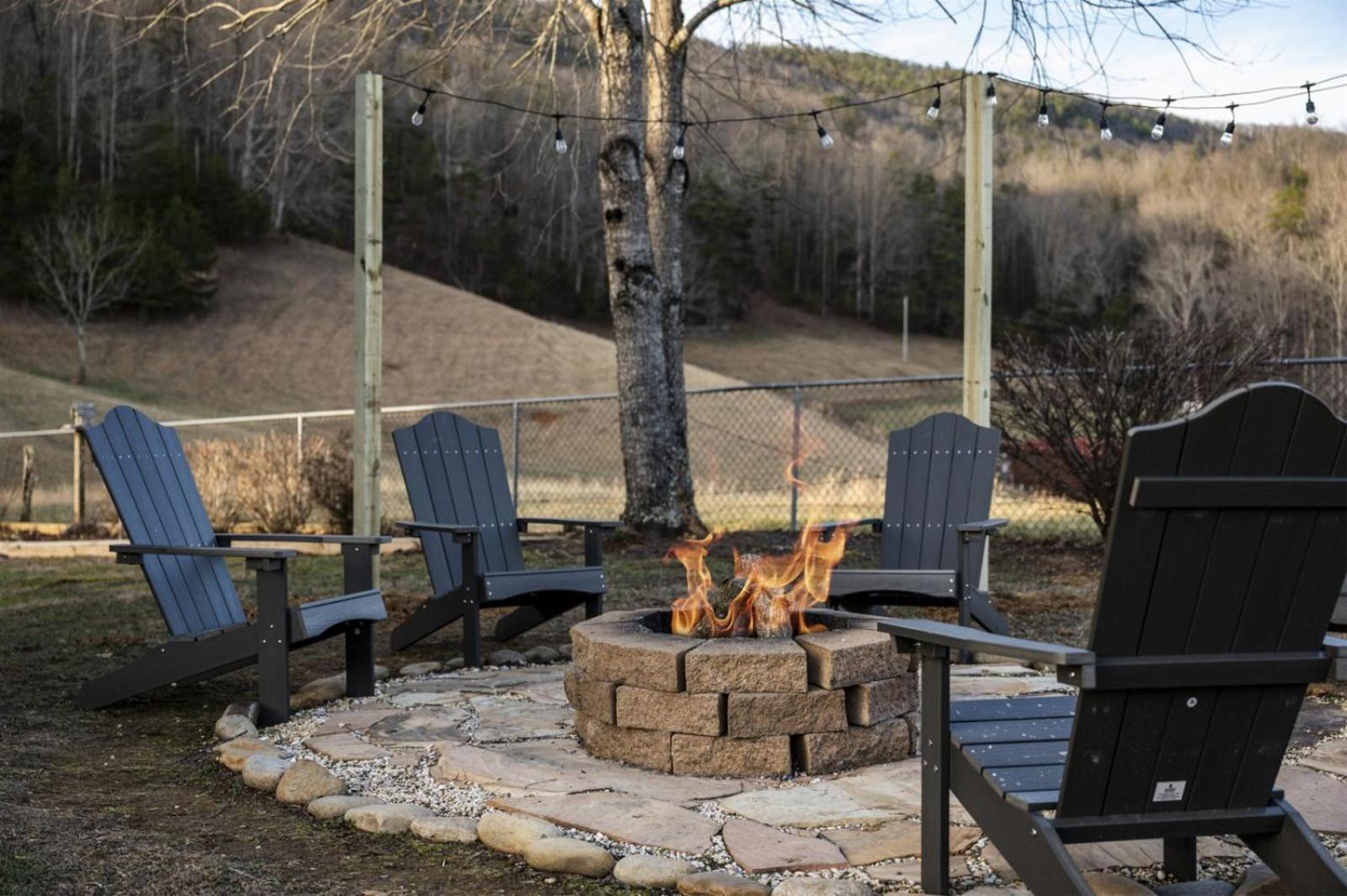 Hidden Star Hideaway-Blackberry Farm-Smoky Mtn Nat Park-Hot Tub- Fire Pit- Fenced Yard- Pet Friendly Walland Esterno foto