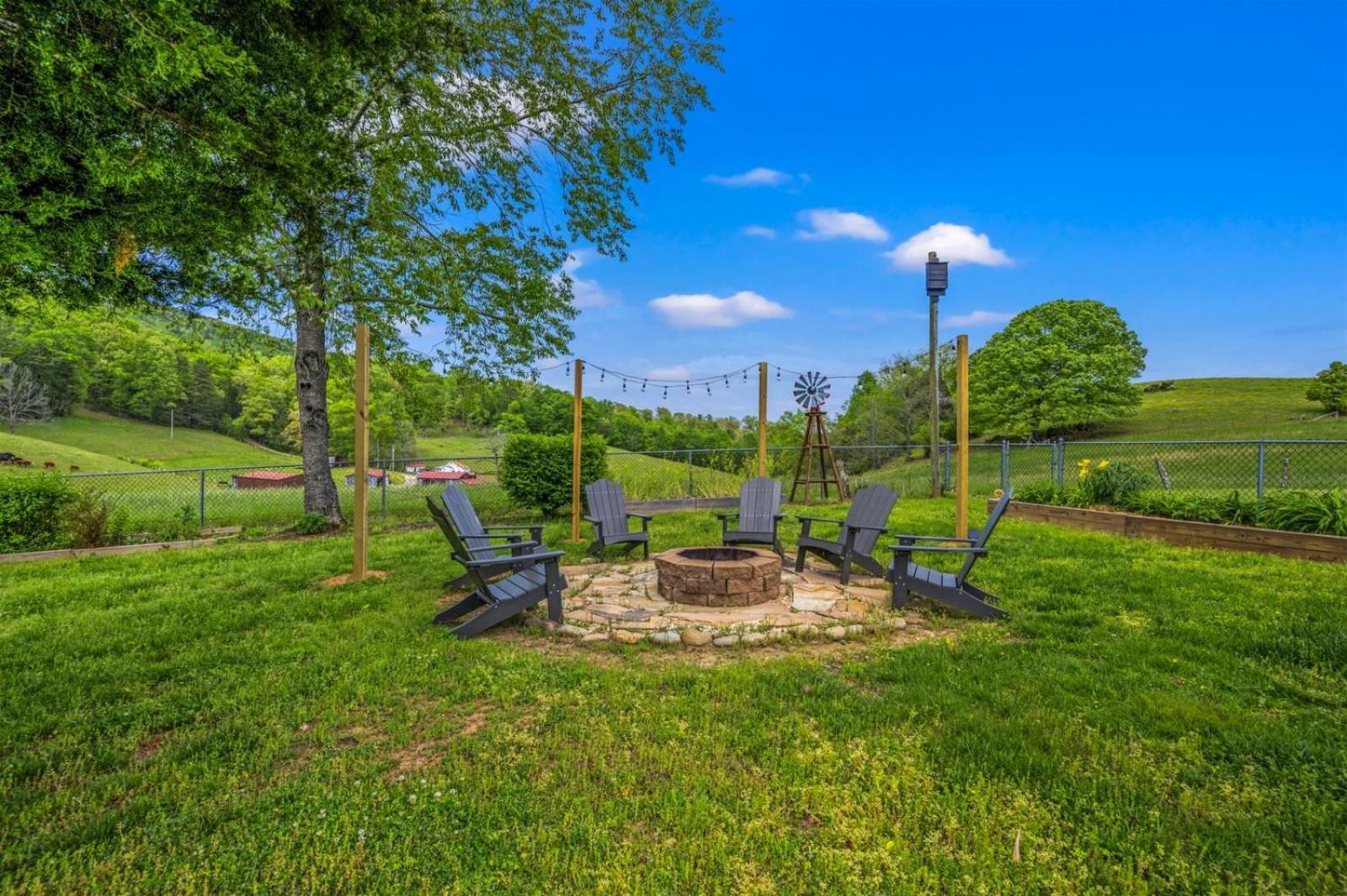 Hidden Star Hideaway-Blackberry Farm-Smoky Mtn Nat Park-Hot Tub- Fire Pit- Fenced Yard- Pet Friendly Walland Esterno foto